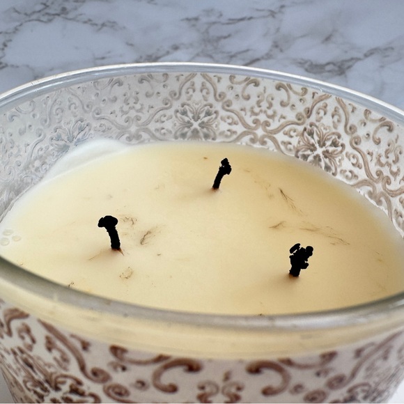 Bath & Body Works Cafe Latte 3-Wick Candle - Picture 4 of 4